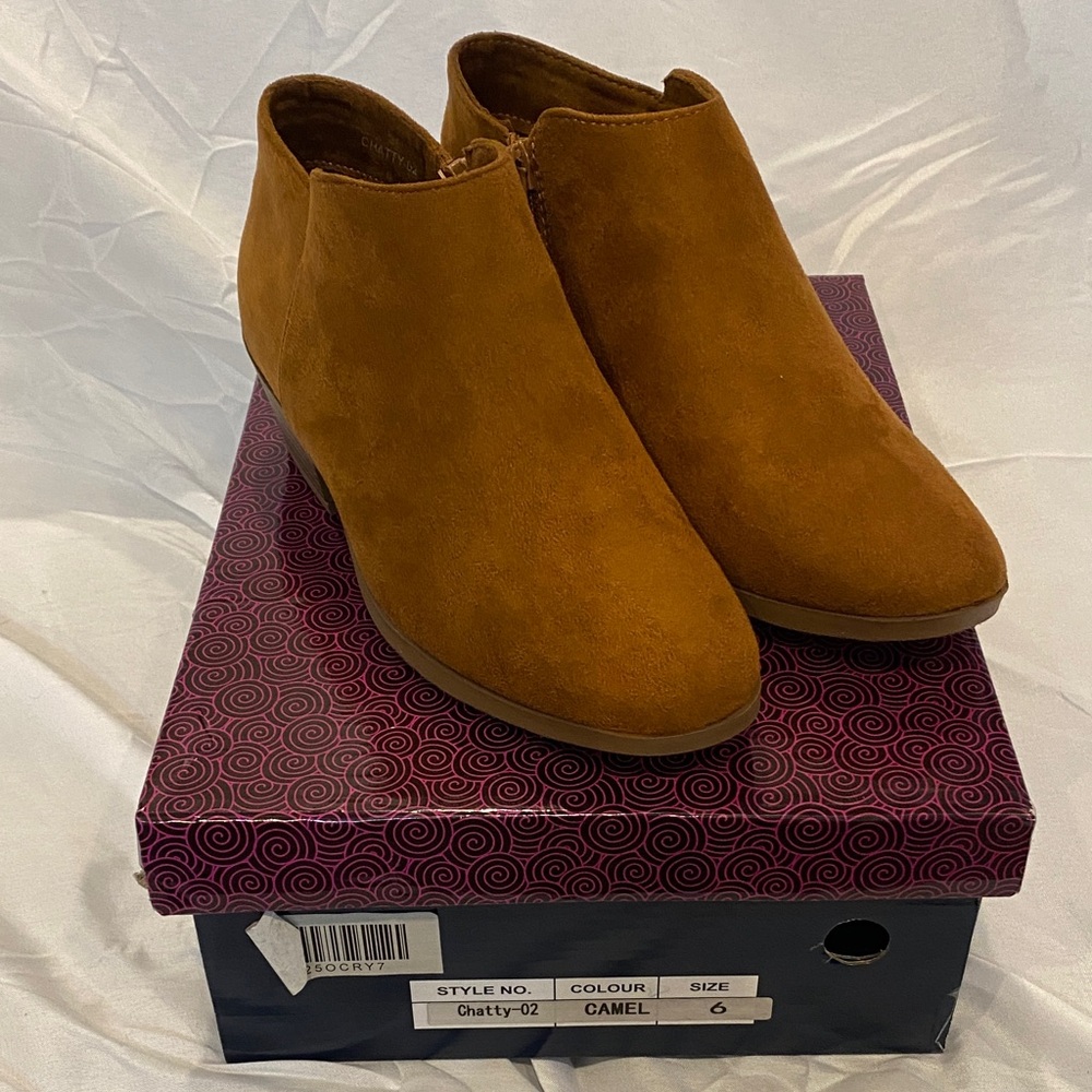 Stylish Camel Ankle Booties by Kaptene‎ Size 6